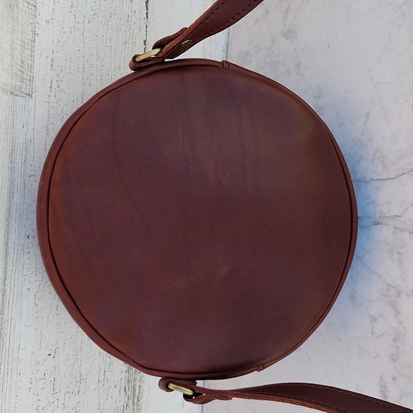 PORTLAND LEATHER 9" ROUND LEATHER CROSSBODY BAG - Picture 3 of 11